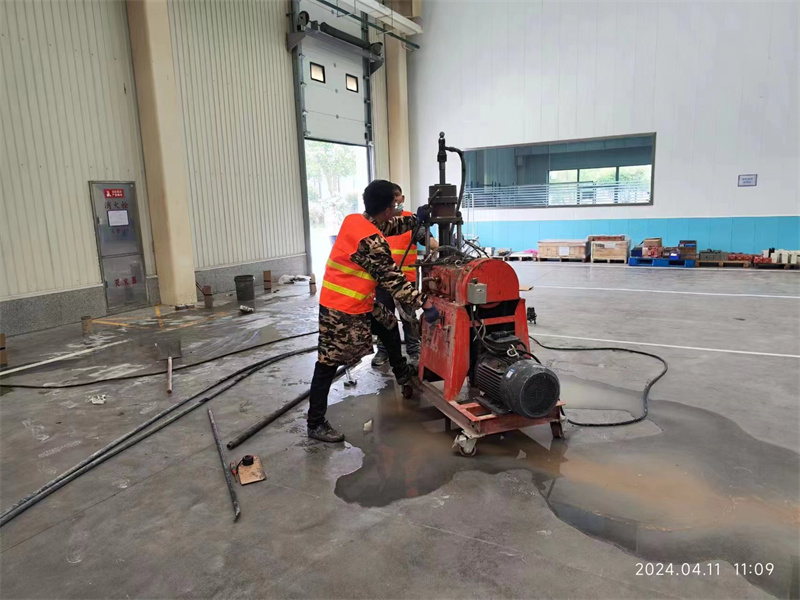 杨市办事处厂房地面下沉塌陷注浆加固施工